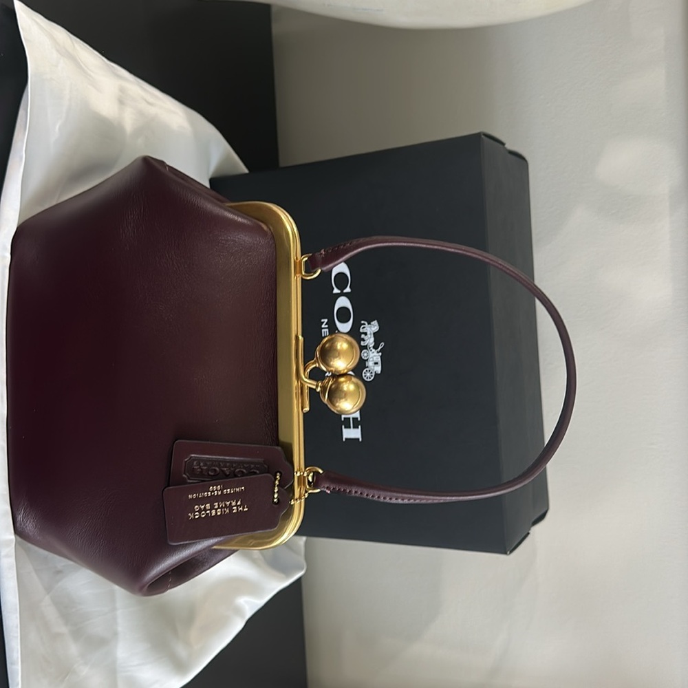 Coach Kisslock 16 - Black Currant - Picture 6 of 9
